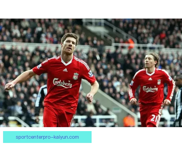 阿隆索在利物浦中场表现稳定，有望在新赛季继续引领球队中场。