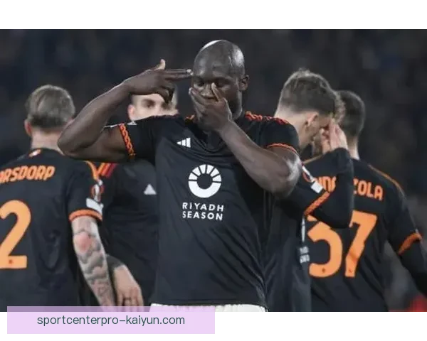 卢卡库技术特点分析：强壮身体与射门能力，传球与控球逐步提升。